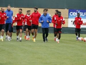 Antalyaspor, 10 Eksikle Çalıştı