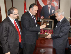 Yeşilay Başkanından Valiye Ziyaret