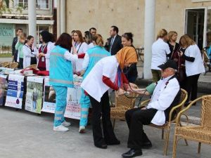 Tansiyon Ölçtürene Hediye Battaniye