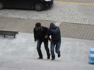 Otomobil Hırsızlığı Şüphelisi 4 Kişi Yakalandı