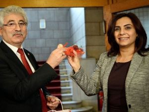 Mecliste Paskalya Kutlaması