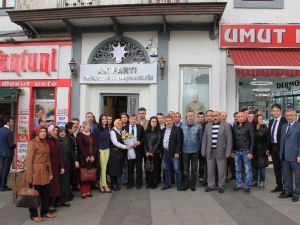 Trabzon’da Kadro Alan Taşeron İşçilerden Başkan Revi’ye Ziyaret