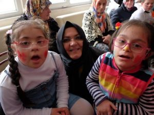 Down Sendromlu Çocuklardan “Renkli” Kutlama