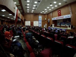 İlkadım’da, ’İletişim Zirvesi’ne Gençlerden Yoğun İlgi