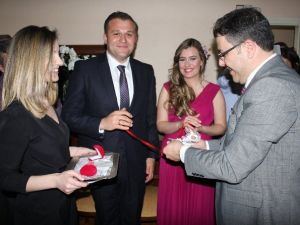 Bu Kez Düdüğünü Evlilik İçin Çaldı