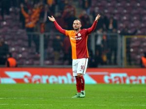 Sneıjder, Fenerbahçe Maçına Yetiştirilmeye Çalışılıyor