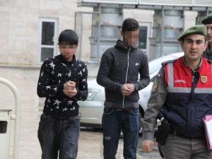 Düğüne Giderken Kavgaya Karışınca Gözaltına Alındılar