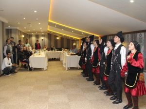 Arap Turizmcilerin Horon Keyfi
