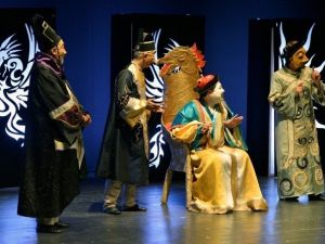 “Turandot Ve Aklayıcılar Kongresi” Tiyatroseverlerle Buluştu