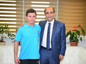 Madalya Avcısı Rakip Tanımıyor