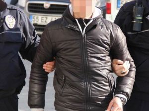 Polisi Görünce Uyuşturucuyu Yere Altı