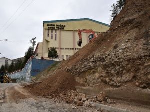 Gümüşhane’de Tehlikeli Yamaçta Çalışma Başlatıldı