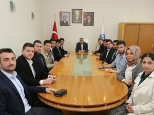 Başkan Toçoğlu Sakarya Gençlik Heyeti Temsilcilerini Makamında Ağırladı