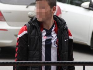 Bıçaklı Saldırıda Sırtından Yaralandı