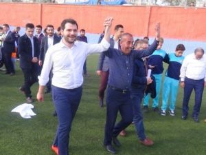 Boynukalın, Protokol Üyeleri İle Maç Yaptı
