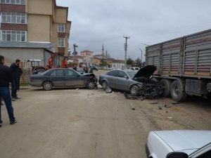 Trafik Kazası Güvenlik Kamerasına Yansıdı