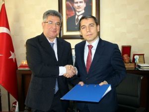 Kanser Hastalarını Tedavi Eden Sağlık Çalışanlarına Psiko-sosyal Eğitim