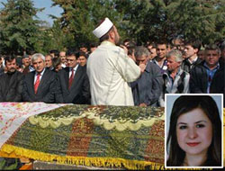 Nejla öğretmen gözyaşlarıyla uğurlandı