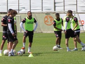 Lider Adanaspor, Karşıyaka Maçı Hazırlıklarını Sürdürüyor