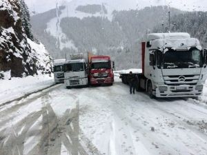 Zigana Dağı’nda Ulaşıma Kar Engeli