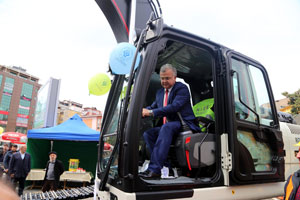 Rize Belediyesi Yeni Araç Filosunu Tanıttı
