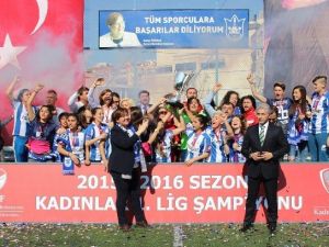 Şampiyon Kadınlar Kupasına Kavuştu