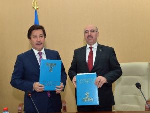 İstanbul Üniversitesi Rektörü Ak’a, Kazakistan Al-farabi Milli Üniversitesi Tarafından Fahri Doktora