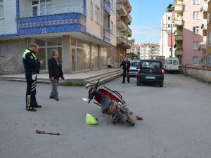 Kamyonetle Motosiklet Çarpıştı: 1 Yaralı