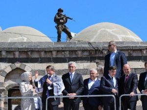 Davutoğlu, Sur’da Konuştu