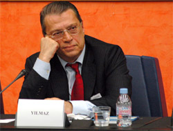 Yılmaz Anavatan kapısında