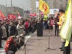 Ruslar 1 dolarlık benzin fiyatını protesto etti ama..