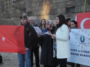 İsveç Uetd’den Parlamento Önünde Teröre Karşı Tek Ses Gösterisi