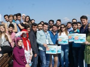 Üniversiteli Gençler Kırıntıları Paylaştı