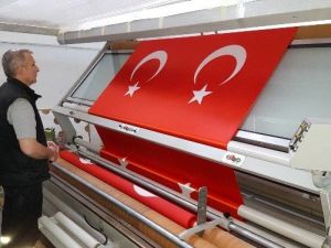 Chp’ye 2 Milyonluk Bayrak Şoku
