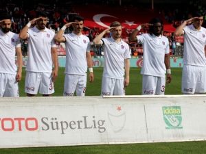 Trabzonsporlu Oyunculardan Asker Selamı