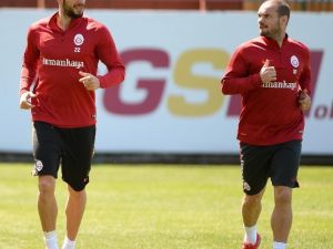 Galatasaray’da Sneıjder Koşulara Başladı