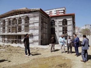 Başkan Tok, Derebahçe Tesisi İnşaatında İncelemelerde Bulundu