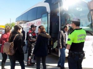 Düzce Polisi Şehirlerarası Otobüslerde Kontrol Yaptı