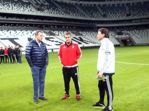 Beşiktaşlı Futbolcular Vodofone Arena’yı Gezdi