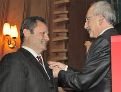 Yazıcı'ya Rozeti Kılıçdaroğlu Taktı