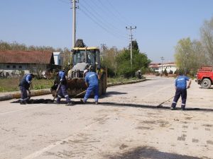Akyazı’da Bozuk Yollar Asfaltlanmaya Başladı