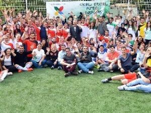 Paslar Erkeklerden, Goller Kadınlardan