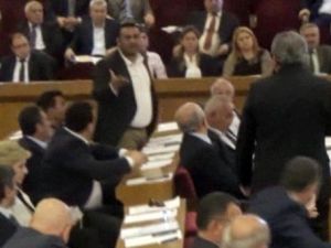 İskenderun Belediyesi’nde Gergin Meclis Toplantısı