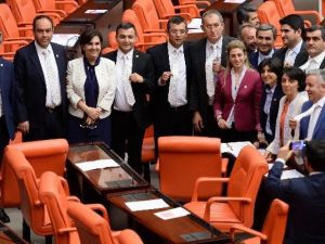 Chp’li Vekillerden Otizmlilere Destek