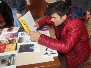 Kitap Kurtları "Canavar Peşinde"
