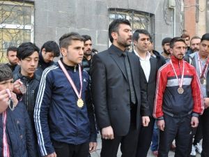 Kars’ta Kick Boksçulardan İlginç Protesto