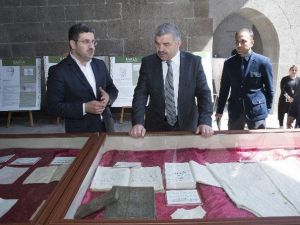 Başkan Çelik Bediüzzaman Sergisi’ni Gezdi