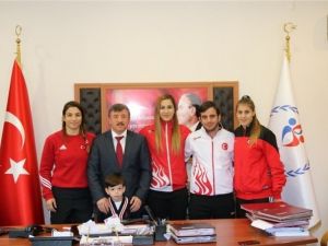 Altınova Tersaneler Spor Kulübü’nün 6 Bayan Güreşçisi Olimpiyat Kampına Davet Edildi