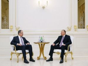 Azerbaycan Cumhurbaşkanı Aliyev, Lavrov’u Kabul Etti