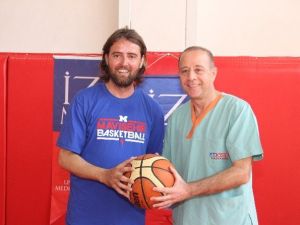 Hayata Üçlük Attı